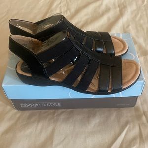 Size 8 life stride sandals